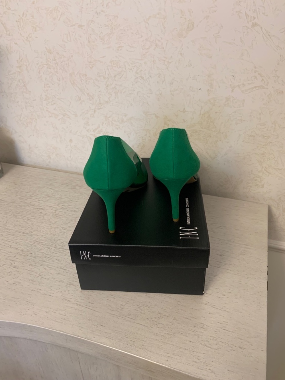 I.N.C. Green vinyl and suede heels, size 11. - Picture 3 of 5